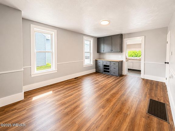 4th image of 18 N Mallard St