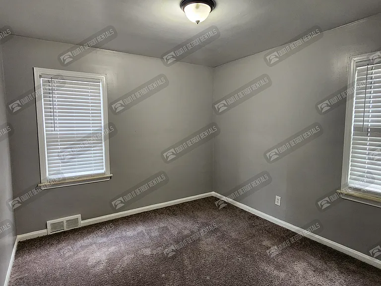 18492 Gilchrist St — Photo 17