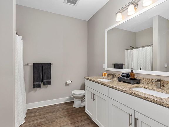 4th image of 3825 Shiraz St