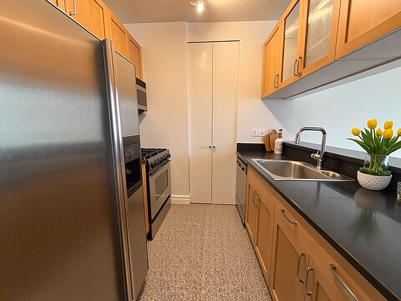 4th image of 401 E 60th St APT 5G