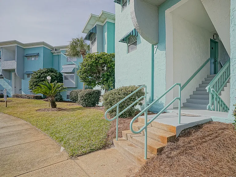 Somerset Oceanside Apartments — Photo 30