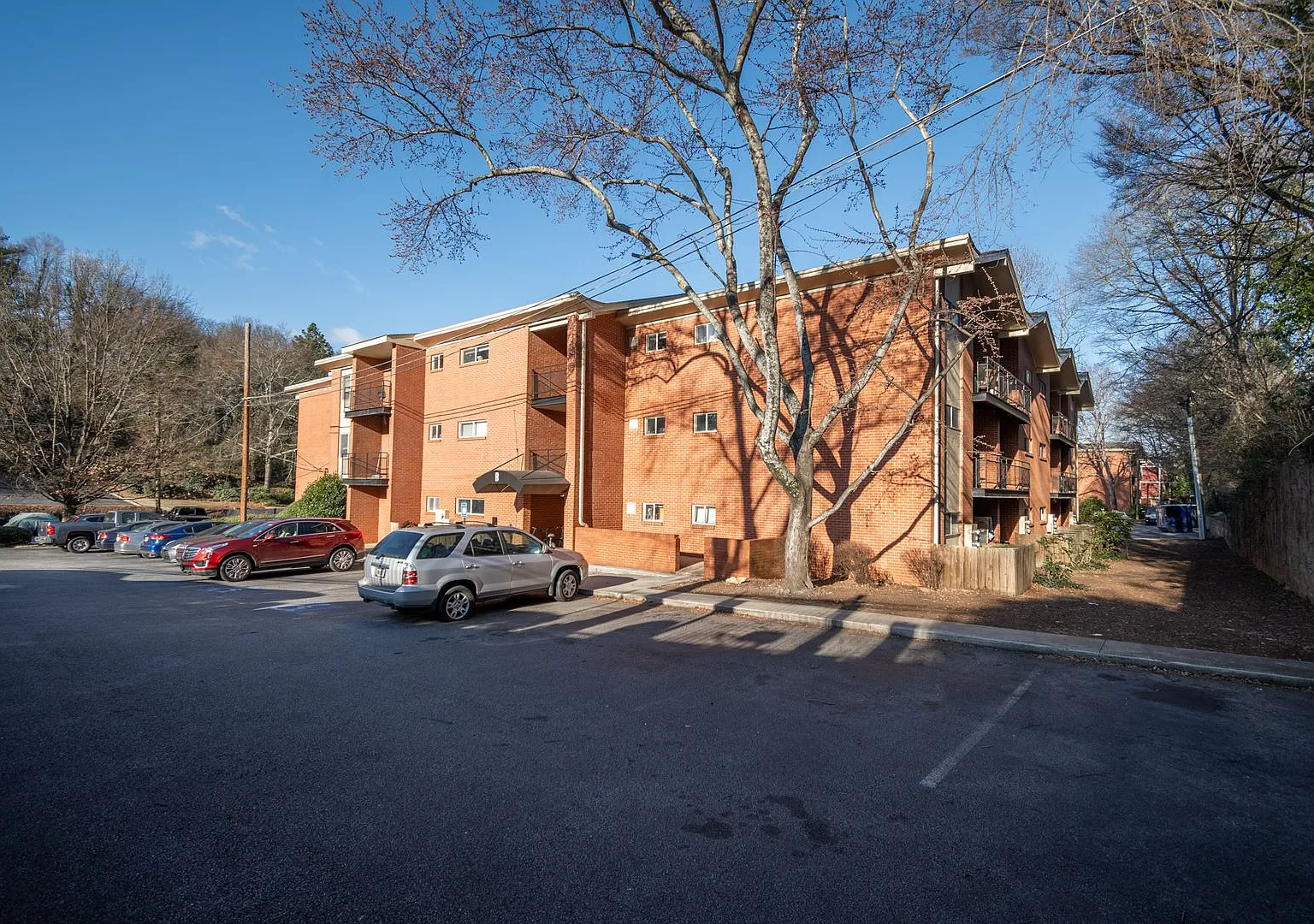1BR/ 1Bath with Bonus Room/Balcony at Stadium Village! Available now! — Photo 1