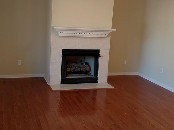 4th image of 416 Village Pkwy