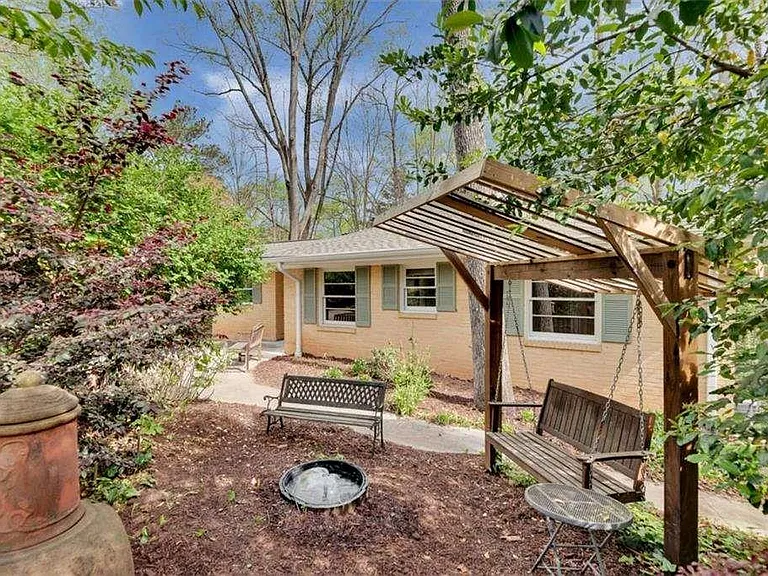 2774 Overlook Dr NE — Photo 3