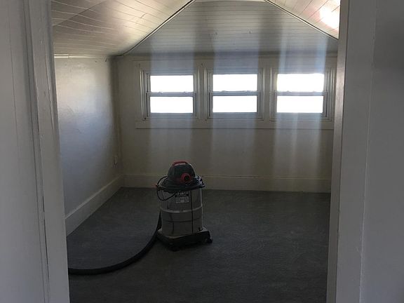4th image of 134 University St #2