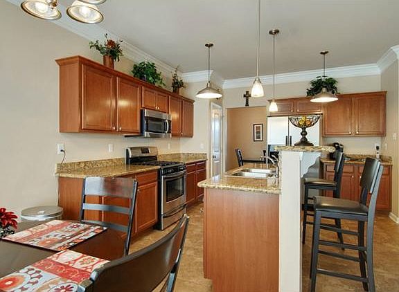 5th image of 406 S Pin Oak Dr