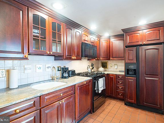 5th image of 100 West Ave #106-S