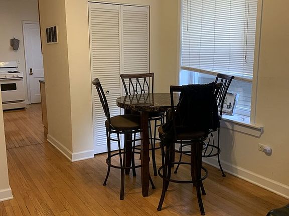 3rd image of 2315 N Greenview Ave APT 2F