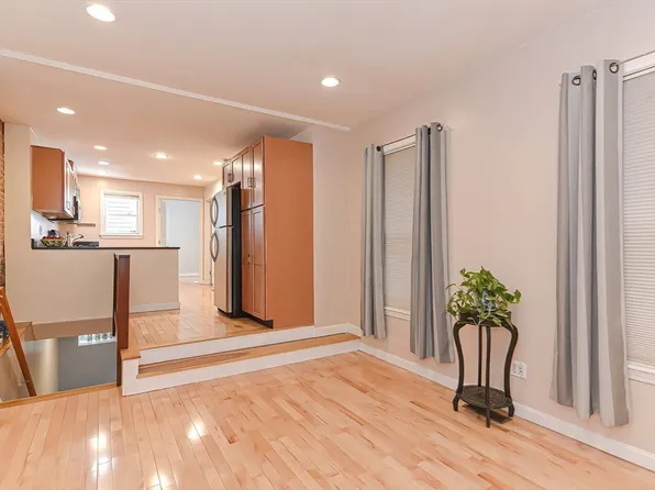 10 1/2 Hancock St #4, Charlestown, MA 02129