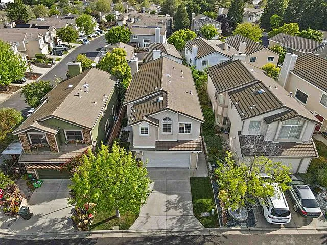 4 bed, 1944 sqft, $4,250 — Photo 2