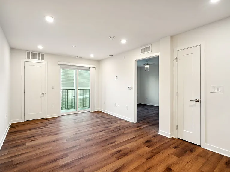 Graduate Pointe — Photo 88