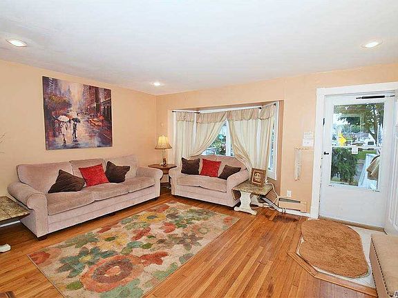 5th image of 136 Villa Ave