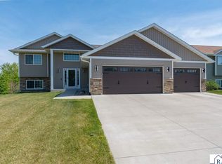 235 Foxfire Dr, Mankato, MN 56001