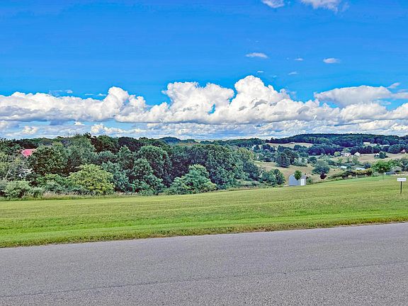 3rd image of L411 Summit Point Dr #412