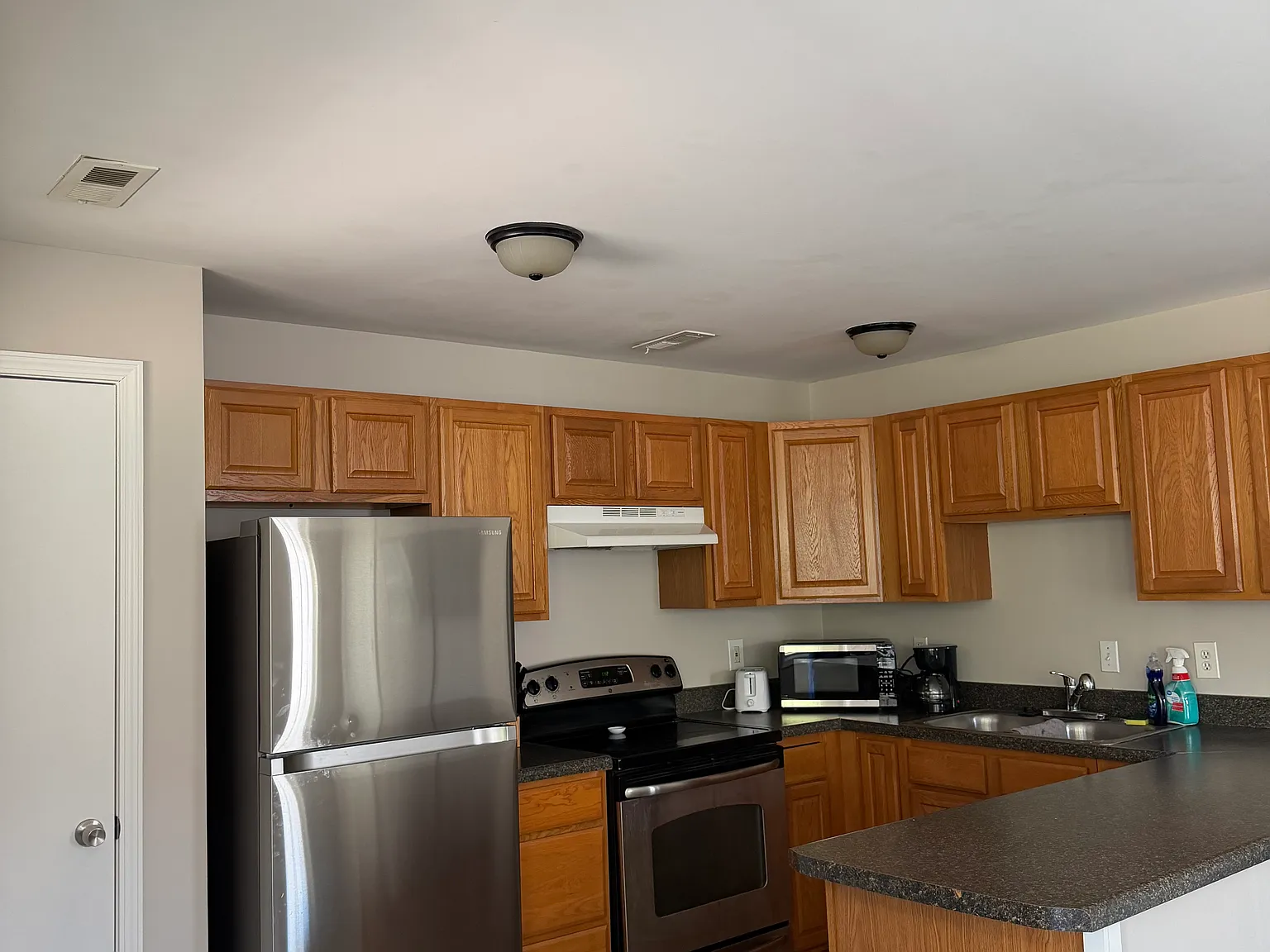 2 bed, 800 sqft, $1,300 — Photo 3