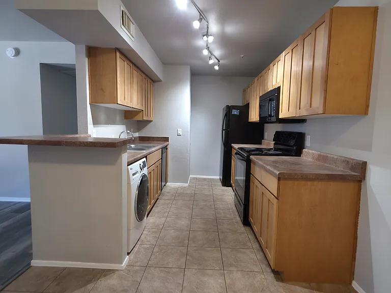 1185 W University Ave — Photo 1