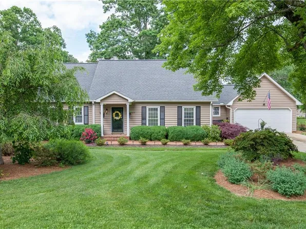 5015 Edinborough Rd, Greensboro, NC 27406