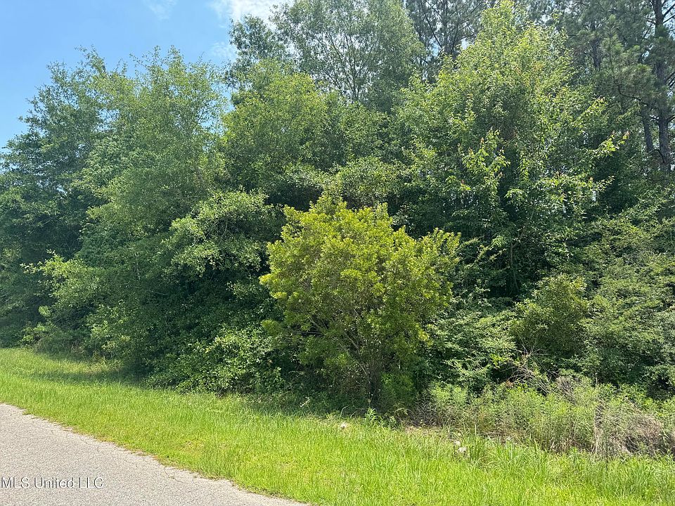 2nd image of Bentwood Dr