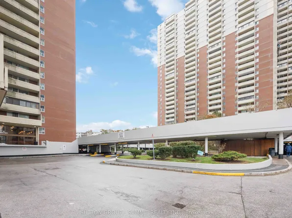 5 Massey Sq Unit 2110, Toronto, ON M4C 5L6