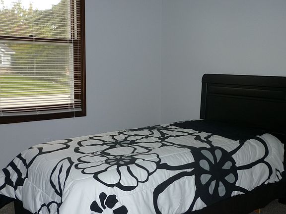5th image of 3305 Sandcrest Ct SW