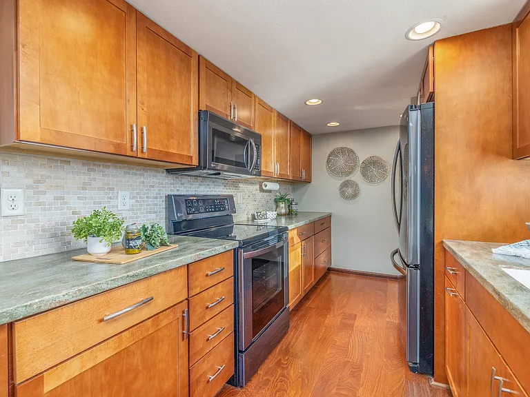 2228 E Roanoke Dr — Photo 17