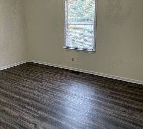 5th image of 301 Alice Dr #B