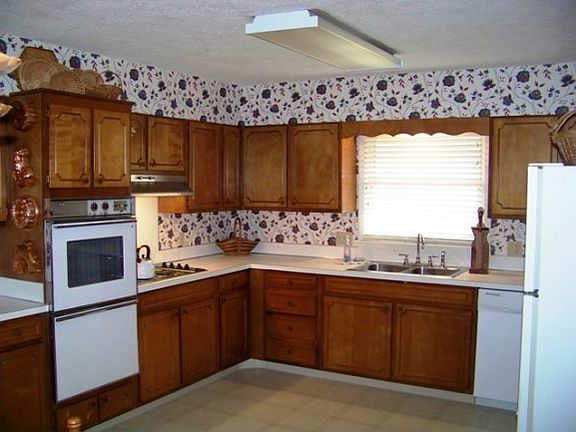 3rd image of 219 W Hillcrest Dr