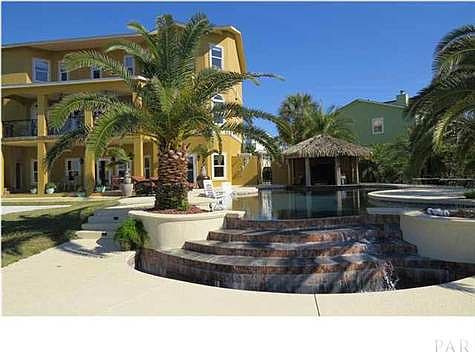 Endless Pool/Swim-Up Tiki Bar