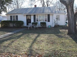 305 SW 8th St, Oak Grove, MO 64075
