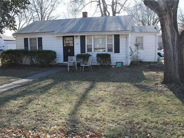305 SW 8th St, Oak Grove, MO 64075