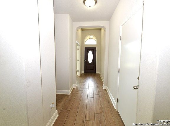 5th image of 5922 Akin Pl