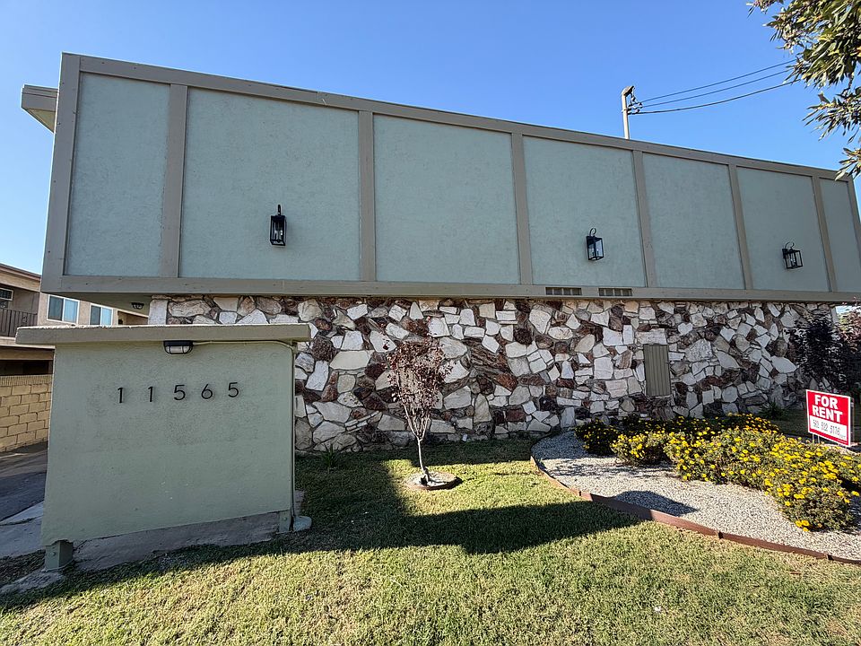 1st image of 11565 Downey Ave #2