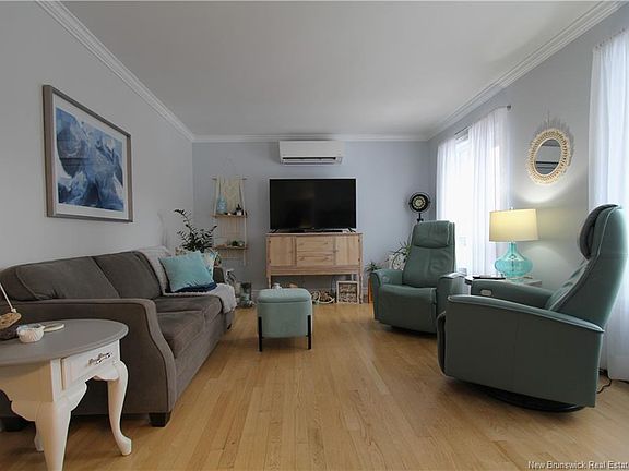 3rd image of 83 Mountfield Cres
