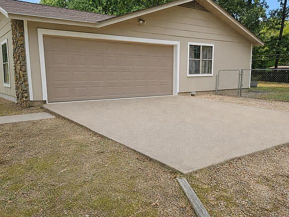 2nd image of 923 Cara Jane Dr