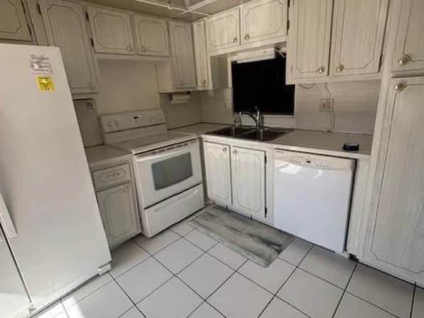 218 NE 12th Avenue #104, Hallandale Beach, FL 33009