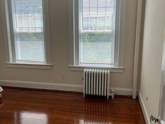 3rd image of 901 Greenway Ct APT 5