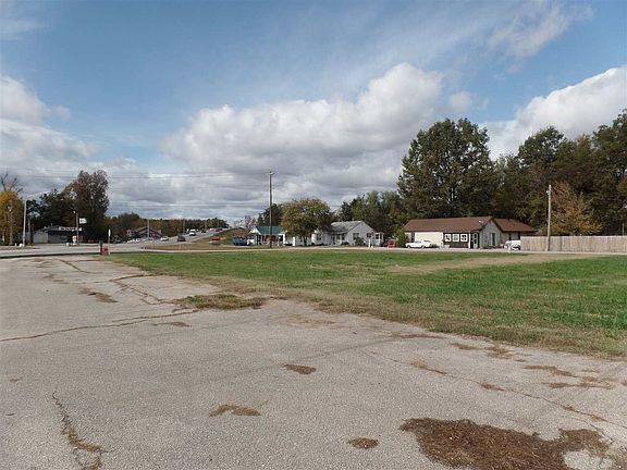 2nd image of 1909 S Westwood Blvd