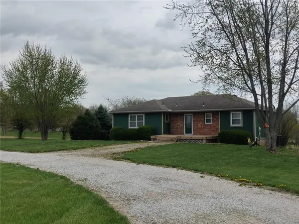 28465 Hospital Dr, Paola, KS 66071