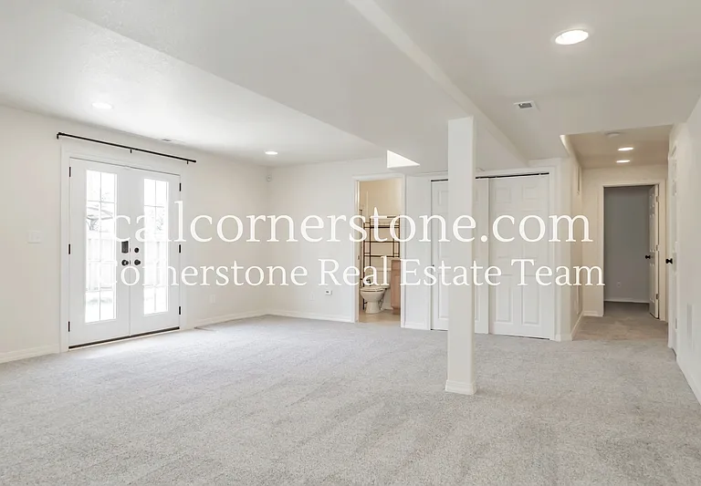 4735 Malcom Ct — Photo 26