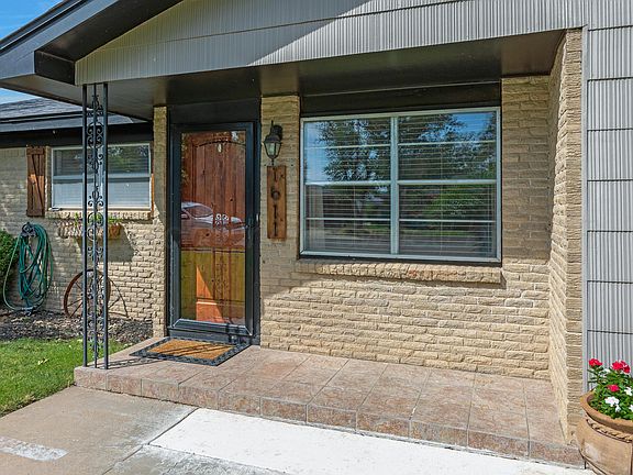 2nd image of 1611 Maple Ave
