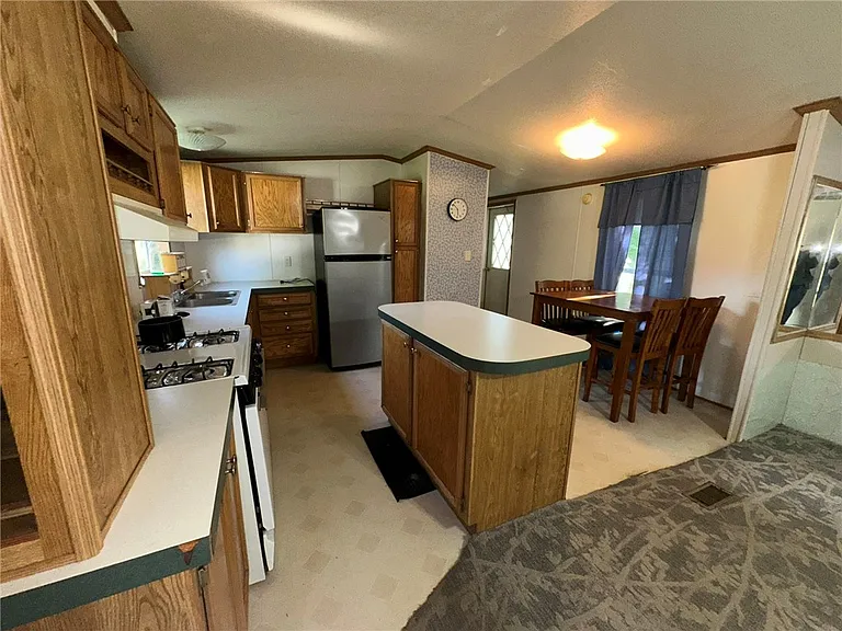 5676 State Route 14 — Photo 16