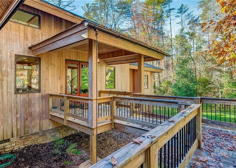 1st image of 202 Riverhouse Dr