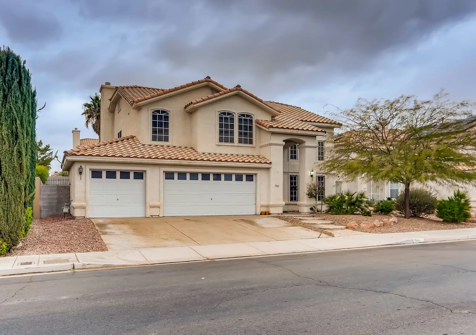Spacious Home in Spring Valley — Photo 1