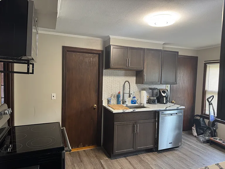 16-18 Shepard St #16 — Photo 4