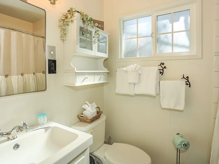 325 Hilltop Ln — Photo 8