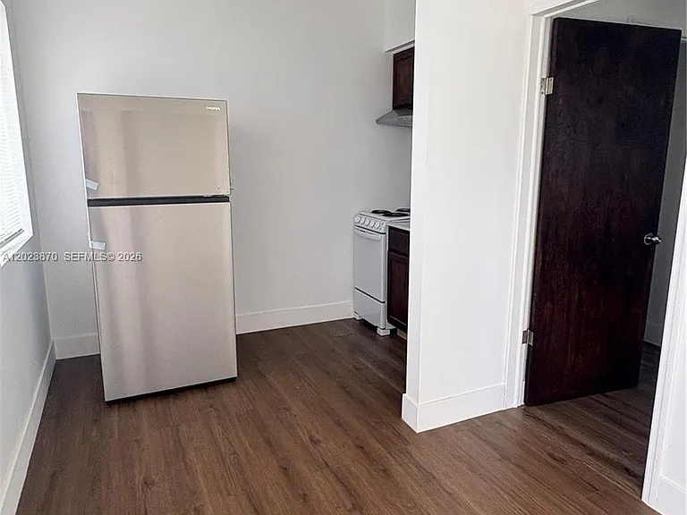 2052 SW 7th St #4 — Photo 3