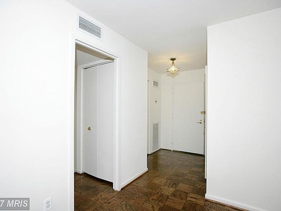 4th image of 4620 N Park Ave APT 808W