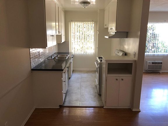 2nd image of 10820 Morrison St APT 5