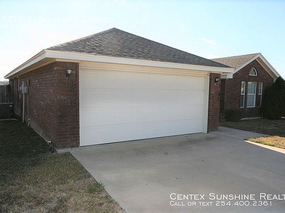 2nd image of 2205 Flagstaff Dr