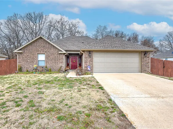 700 Avalon Dr, Gentry, AR 72734